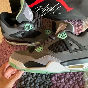 Men’s air Jordan size 11 grey & mint green,original box! In amazing condition!